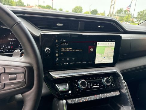 Used 2023 GMC Sierra 1500 Denali w/ Technology Package AWD/4WD image 5