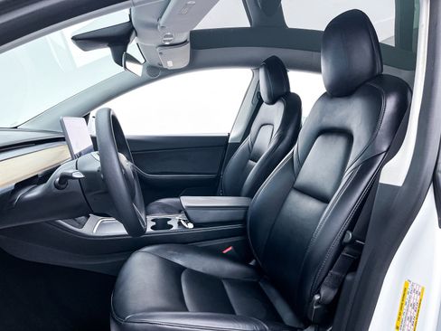 Used 2021 Tesla Model Y Long Range image 17