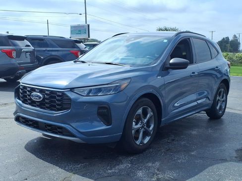 Used 2023 Ford Escape ST-Line w/ Tech Pack #1 FWD image 5