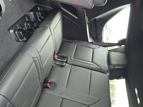 Used 2023 GMC Yukon Denali image 32