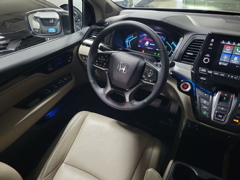 Certified 2023 Honda Odyssey Touring image 17