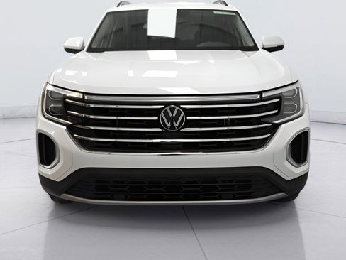 Used 2024 Volkswagen Atlas SE image 4