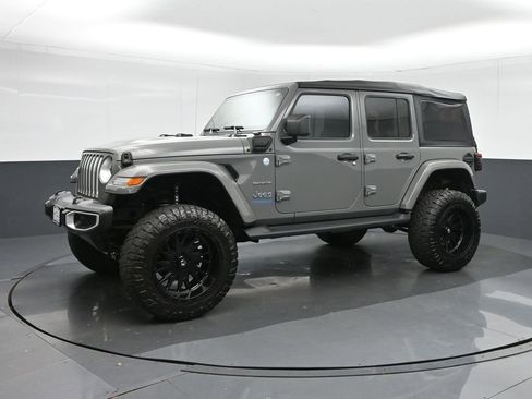 Used 2021 Jeep Wrangler Unlimited Sahara w/ Cold Weather Group image 3