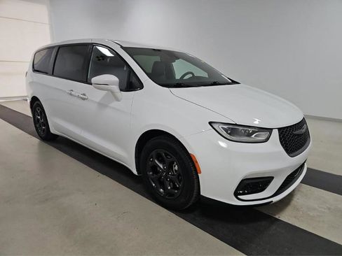 Used 2022 Chrysler Pacifica Touring-L w/ S Appearance Package FWD image 26