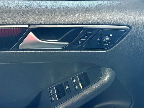 Used 2017 Volkswagen Jetta SEL image 18