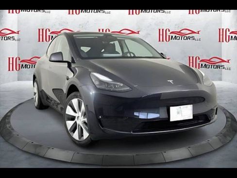 Used 2024 Tesla Model Y Long Range image 1