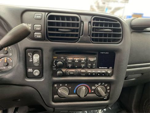 Used 2001 Chevrolet Blazer LS w/ Preferred Equipment Group AWD/4WD image 29