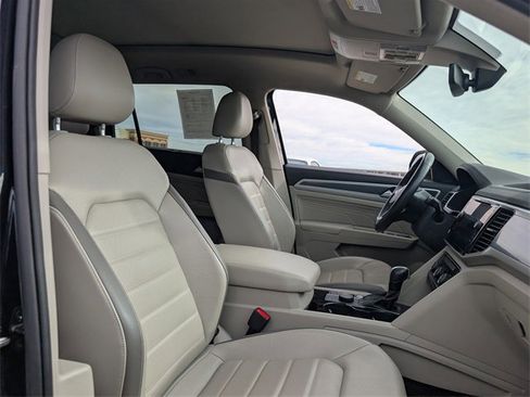 Used 2022 Volkswagen Atlas SEL Premium image 11