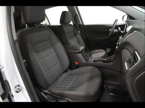 Certified 2024 Chevrolet Equinox LT FWD image 17