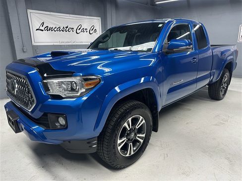 Used 2018 Toyota Tacoma TRD Sport image 1