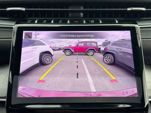 Used 2024 Jeep Grand Cherokee L Limited image 23