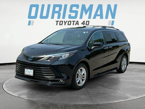 Used 2025 Toyota Sienna XLE w/ XLE Plus Package AWD/4WD image 3