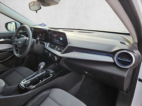 Used 2024 Chevrolet Trax LT image 22