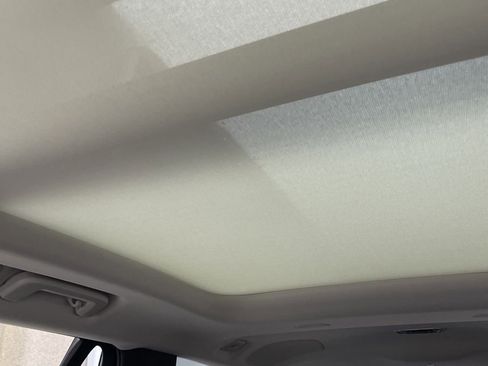 Used 2019 Volvo XC90 T5 Momentum w/ Multimedia Package image 11