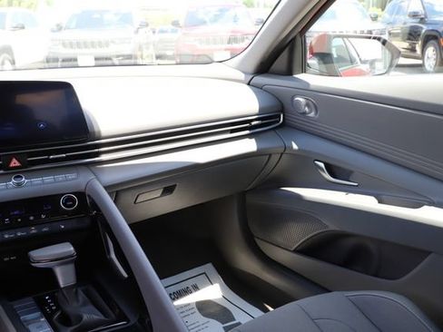 Used 2025 Hyundai Elantra SEL FWD image 26