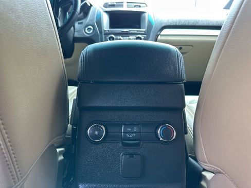 Used 2017 Ford Explorer XLT w/ Equipment Group 202A FWD image 19