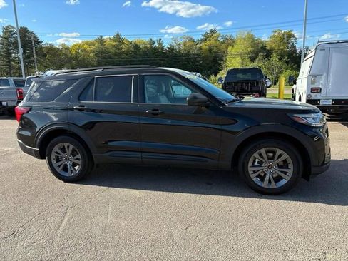 Used 2026 Ford Explorer Active w/ Active Comfort Package AWD/4WD image 2
