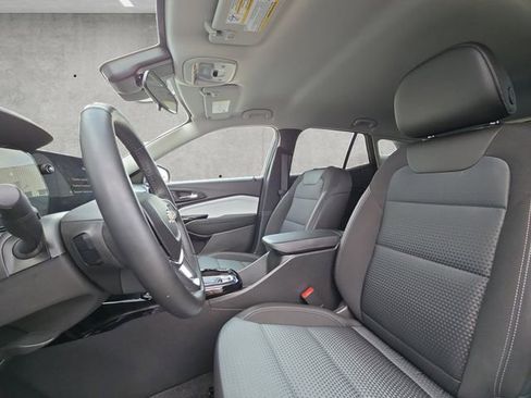 Used 2025 Chevrolet Trax LT w/ Driver Confidence Package image 19