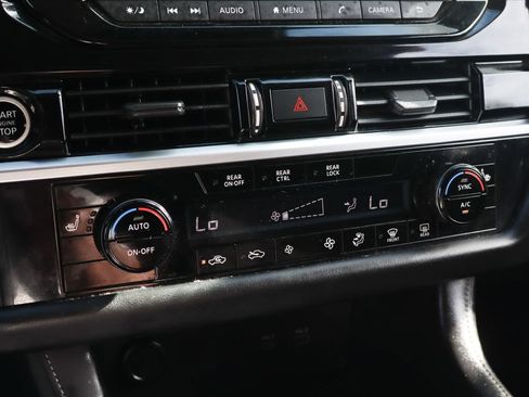 Used 2022 Nissan Pathfinder SV FWD image 31