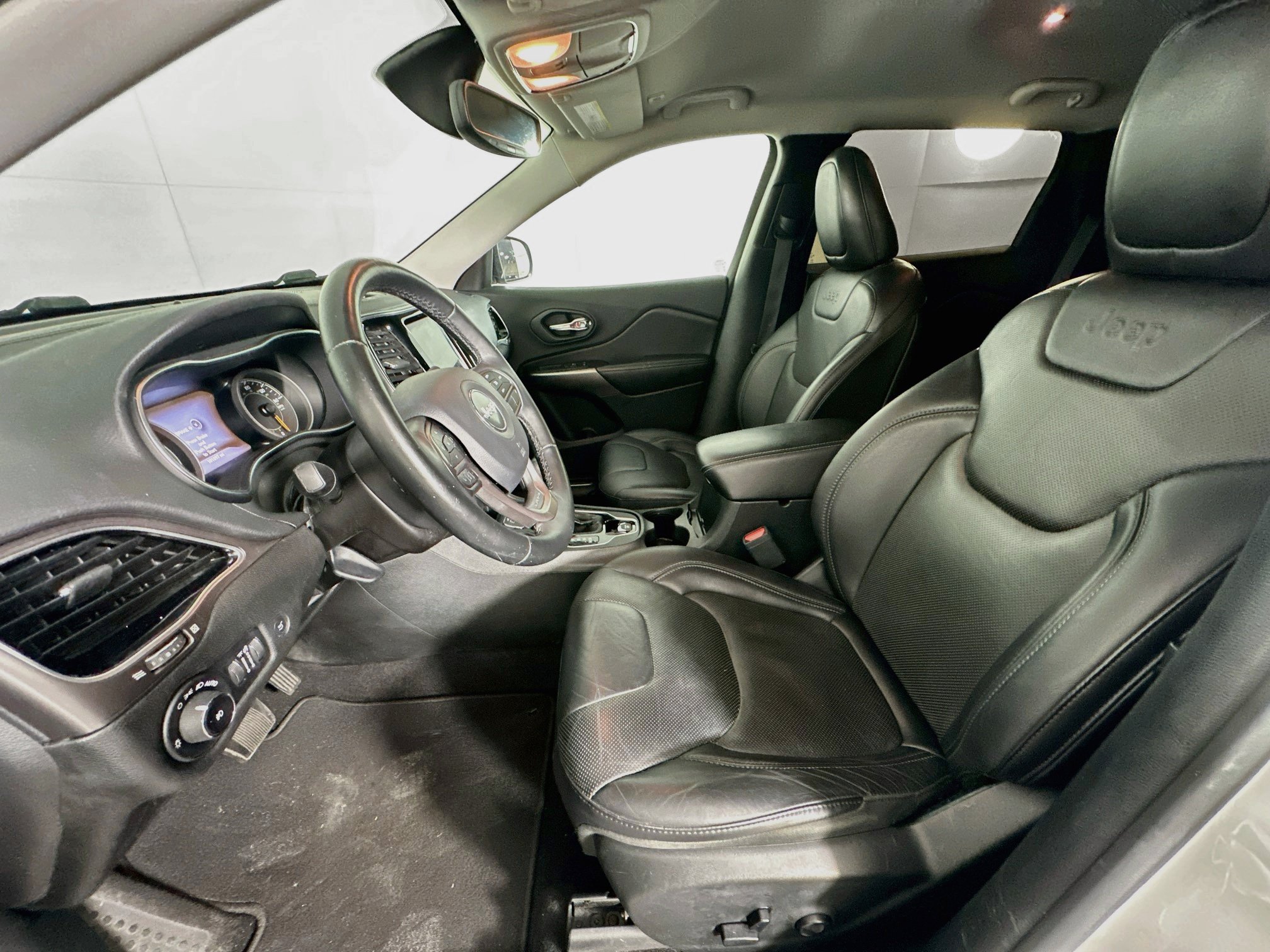 Used 2019 Jeep Cherokee Limited FWD image 13