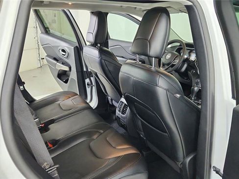 Used 2022 Jeep Cherokee Limited image 27