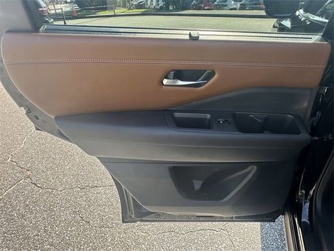 Used 2024 Nissan Pathfinder Platinum w/ Black Appearance Package image 22