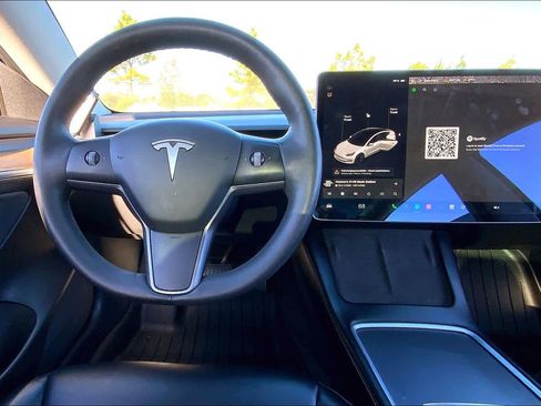 Used 2021 Tesla Model 3 Standard Range Plus image 5