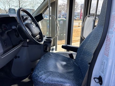 Used 2015 Ford E-350 and Econoline 350 Super Duty image 13