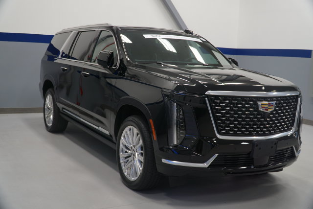 Used 2026 Cadillac Escalade ESV Luxury w/ LPO, Floor Liner Package AWD/4WD image 9