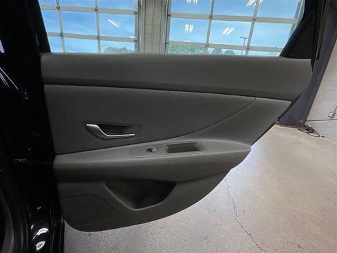 Used 2022 Hyundai Elantra SEL image 20