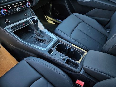 New 2025 Audi Q3 2.0T Premium image 14