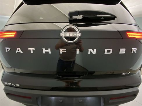 Used 2022 Nissan Pathfinder SV image 26