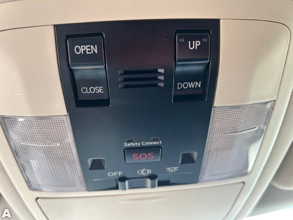 Used 2015 Lexus CT 200h FWD image 25