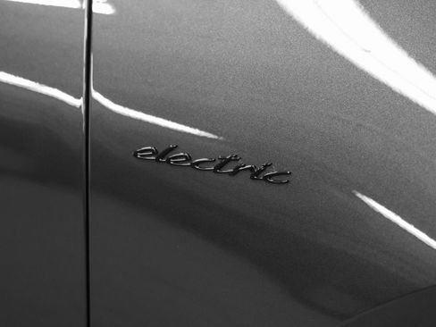 New 2026 Porsche Macan 4 Electric image 17