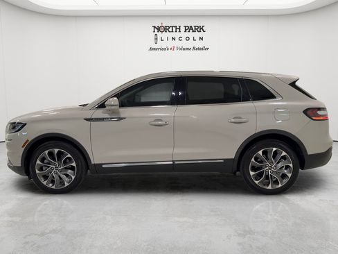 Used 2021 Lincoln Nautilus Reserve AWD/4WD image 2