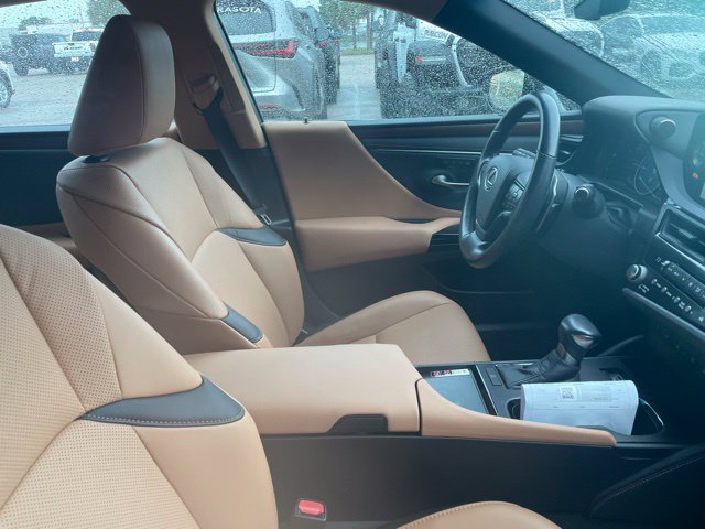 Used 2025 Lexus ES 350 w/ Premium Package FWD image 8