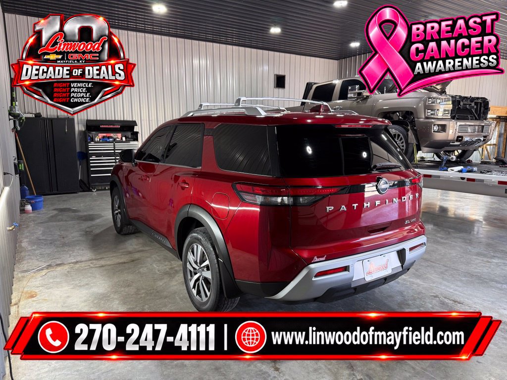 Used 2023 Nissan Pathfinder SL AWD/4WD image 3