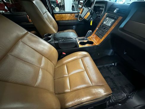 Used 2012 Lincoln Navigator 4WD image 16