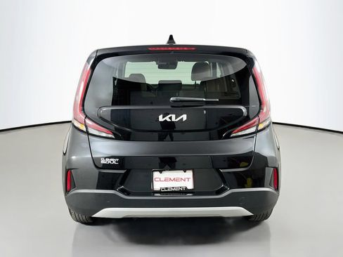 Used 2025 Kia Soul LX FWD image 8