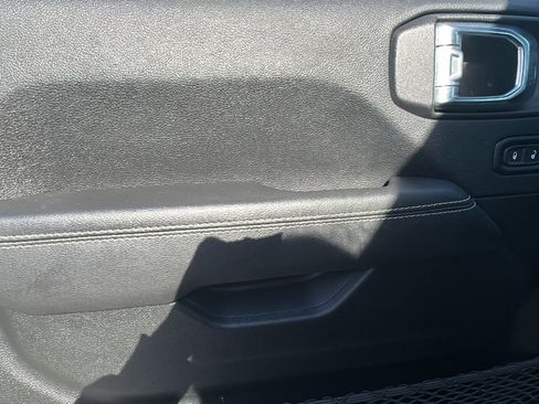 Used 2022 Jeep Wrangler Unlimited Sahara image 15