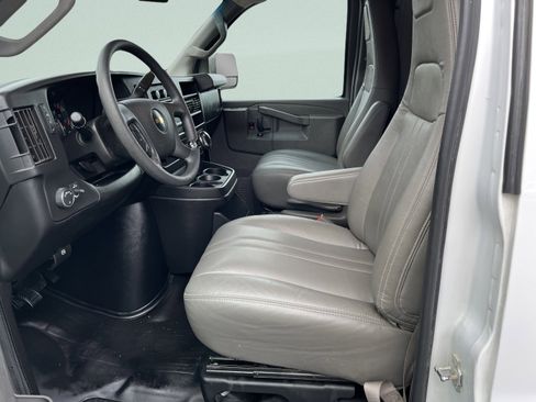 Used 2019 Chevrolet Express 2500 w/ Driver Convenience Package image 9