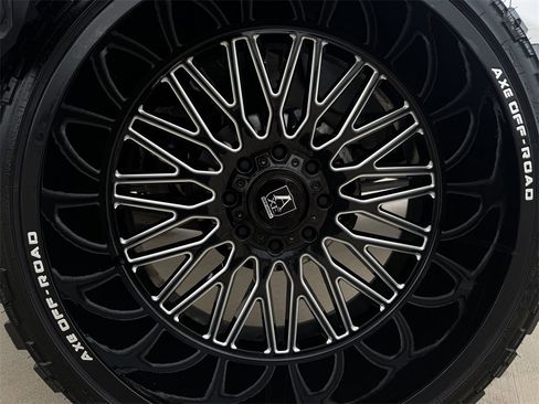 Used 2024 GMC Sierra 2500 AT4 w/ AT4 Preferred Package image 9