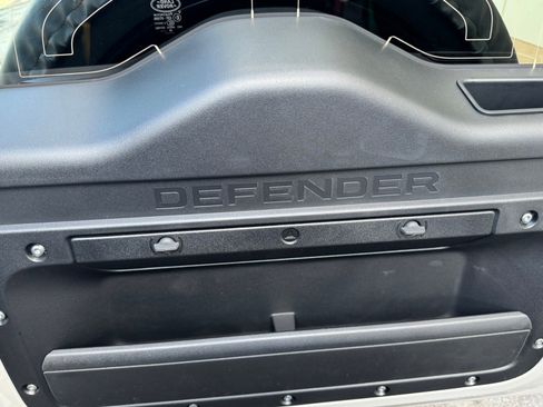 New 2026 Land Rover Defender 110 X-Dynamic SE image 29