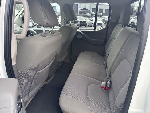 Used 2016 Nissan Frontier SV image 25