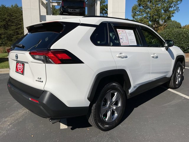 Used 2024 Toyota RAV4 LE AWD/4WD image 8