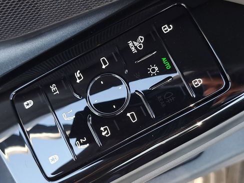 Certified 2025 Audi A6 e-tron Premium Plus w/ Premium Plus image 30