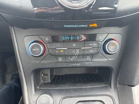 Used 2016 Ford Focus SE w/ Equipment Group 201A FWD image 15