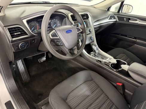 Used 2016 Ford Fusion SE FWD image 3