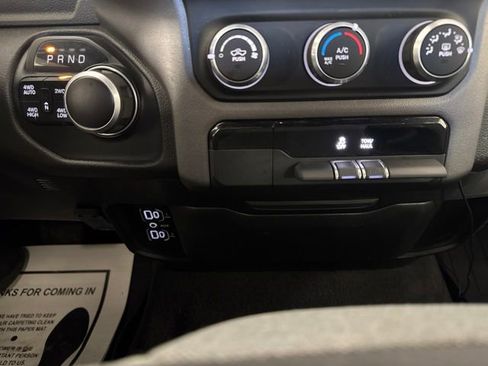Used 2022 RAM 1500 Big Horn AWD/4WD image 16
