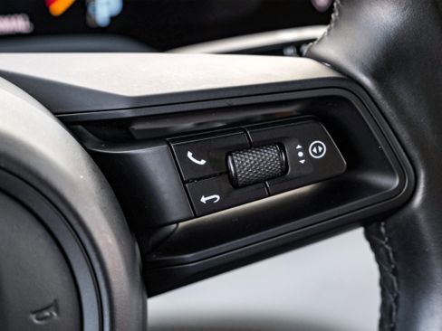 Used 2022 Porsche Taycan image 16